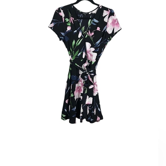 Yumi Kim Paradise Found Black Floral Kennedy Wrap Silk Dress Size S - Picture 2 of 9